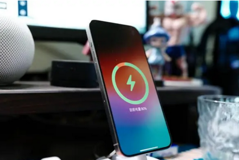 贵溪苹果15换屏服务分享用什么充电器给iPhone15充电更好 
